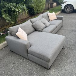 Room And Board Sectional Couch  Free 🚚 