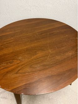 Mesa redonda de madera
