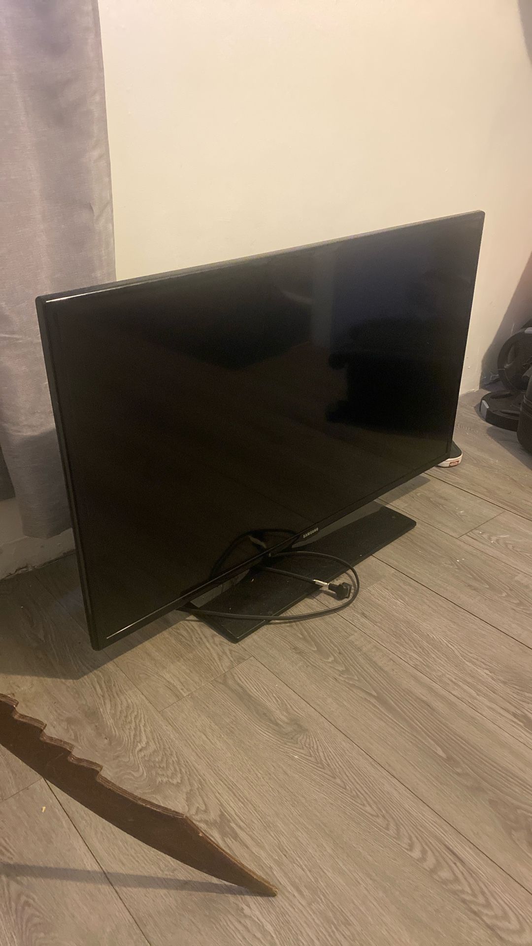 Samsung TV 42’ Inch
