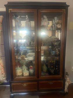 Broyhill Premier Dynasty China Curio Display Cabinet