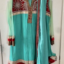 Full Indian  M-L Top (Kurti ) and Pants, Scarf Outfit 