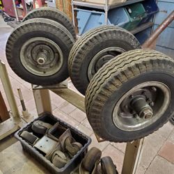 Heavy Duty Pneumatic Wheels Sets With Mounting Plates And Axles 