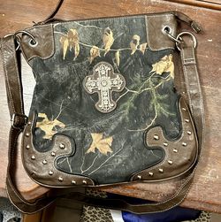 Realtree Camouflage Crossbody Purse