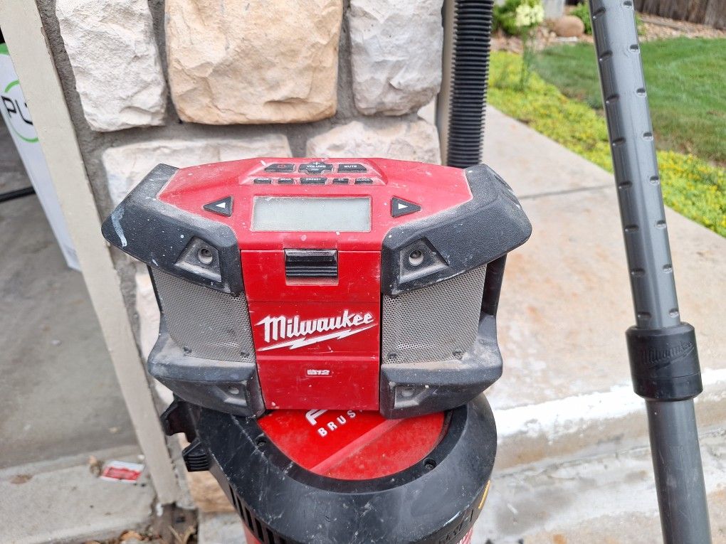 Milwaukee M12 Radio