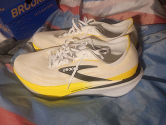 Brooks size 15 mens
