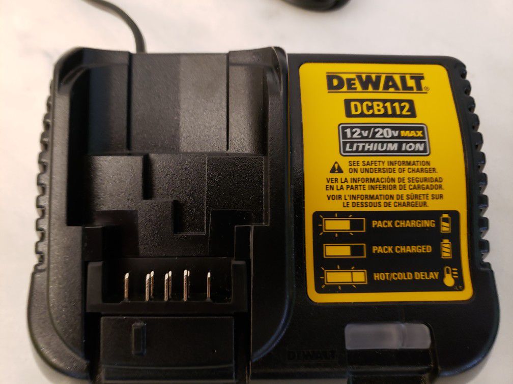 NEW DEWALT 20-Volt Max Power Tool Battery Charger Model #DCB112