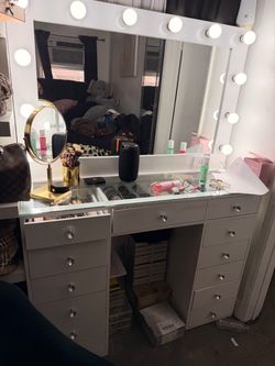 Vanity desk