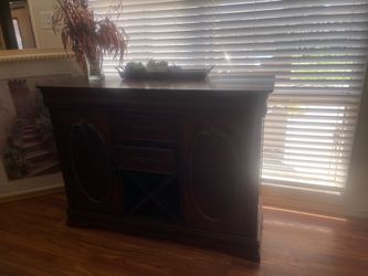 Dining  server