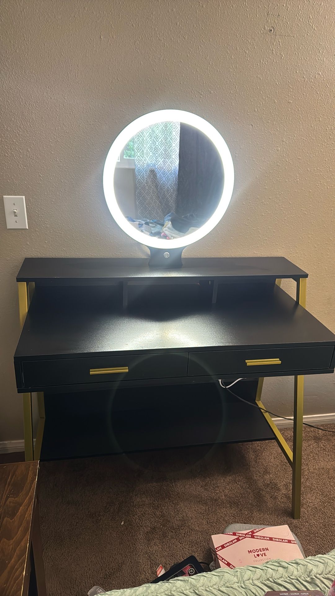 Makeup Vanity With 2 Drawers