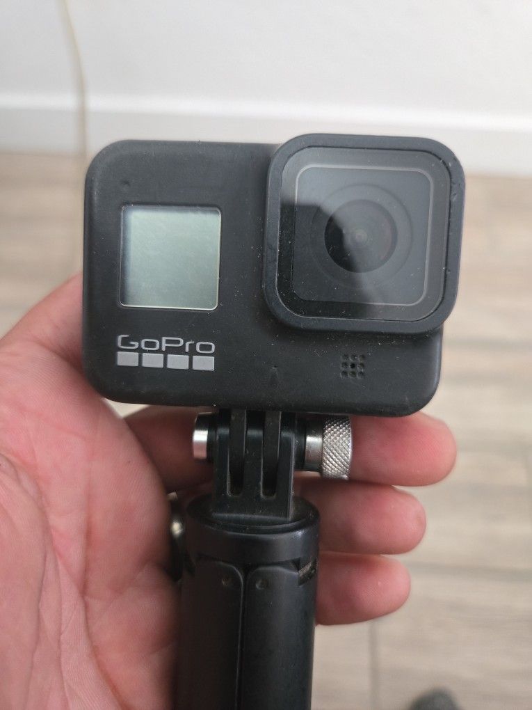 GoPro 8 Action Camera including Headstrap and Tripod 