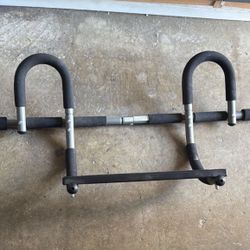 Exercise pull up bar