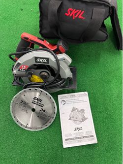 SKIL Circular Saw 15 Amp 2.5 HP 7-1/4" Blade Right Side with Carrying Case