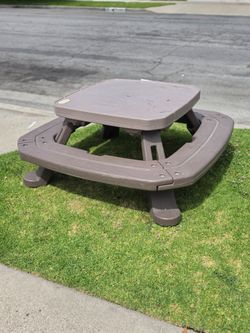 Kids play table (indoor/outdoor)