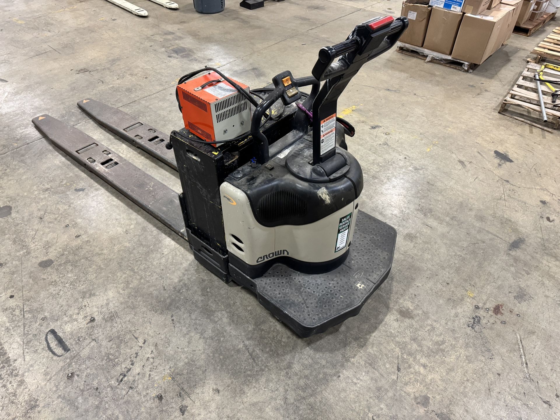 Crown PE4000 Walkie Rider Pallet Jack