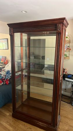 Glass curio with light  and lock