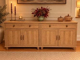 Decrotive  Cabinets w/brass pulls