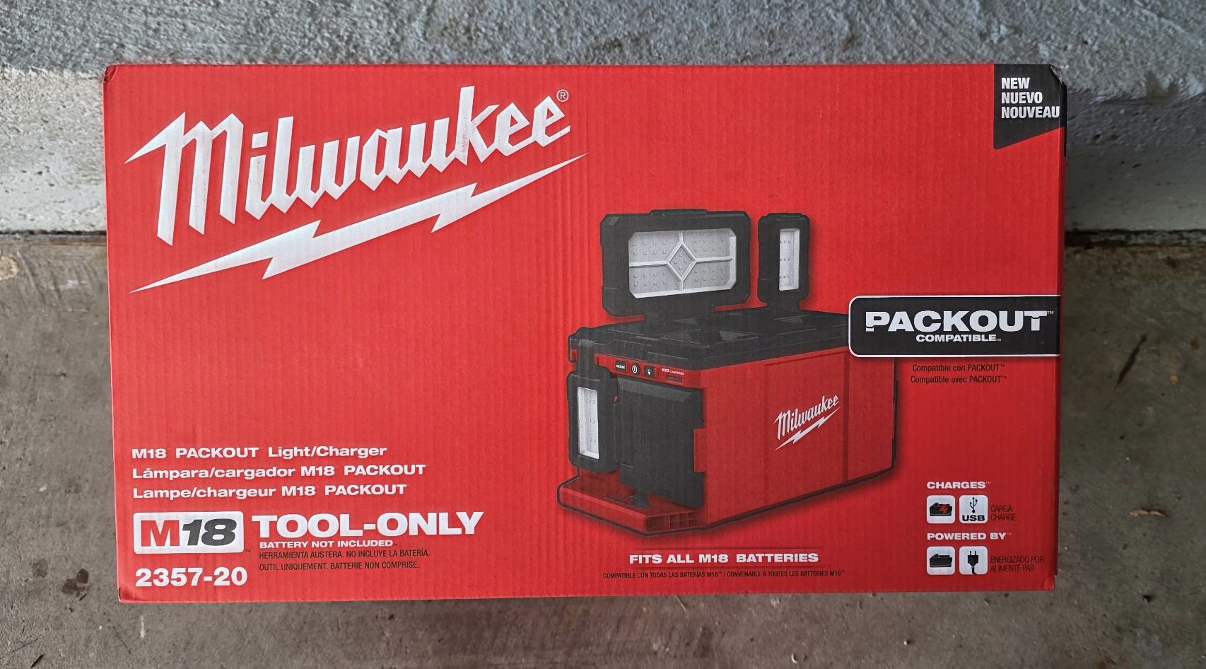 Milkwaukee Packout Light/charger