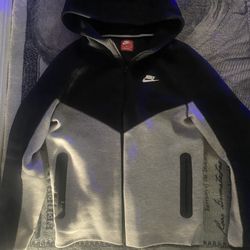 Nike Tech Size Youth Xl Fits Like Men’s Small Great Condition 