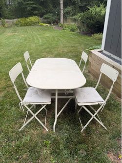 Outdoor cream colored foldable dining table