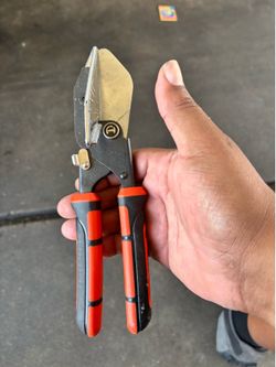 Molding miter snips