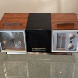 Super Cool Vintage Panasonic RC-7467 Transistor Clock Radio Rotating Teak Wood