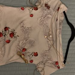 Woman’s Vintage  Floral Graphic Rose Over The Shoulder 