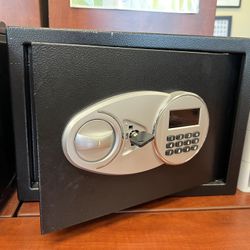 Small Safe - Amazon Basics Brand
