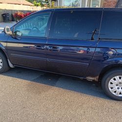 $2,(contact info removed) Chrysler Town And Country 