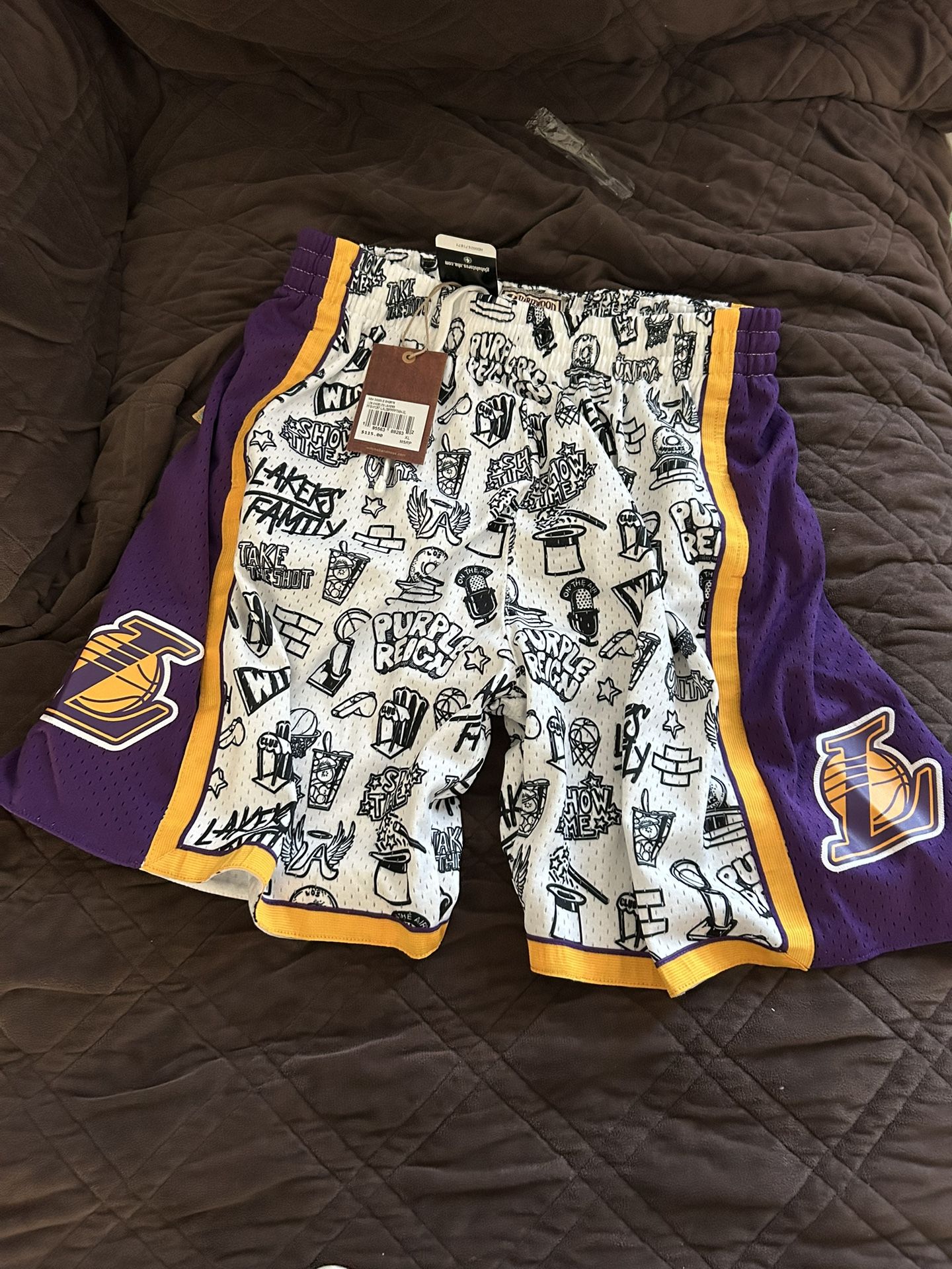 mitchell &ness size xl lakers