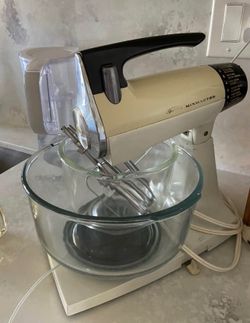 Kitchen mixer with  glass bowls