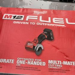 Milwaukee Saw Cut Off Tool With Battery, Bag, Charger