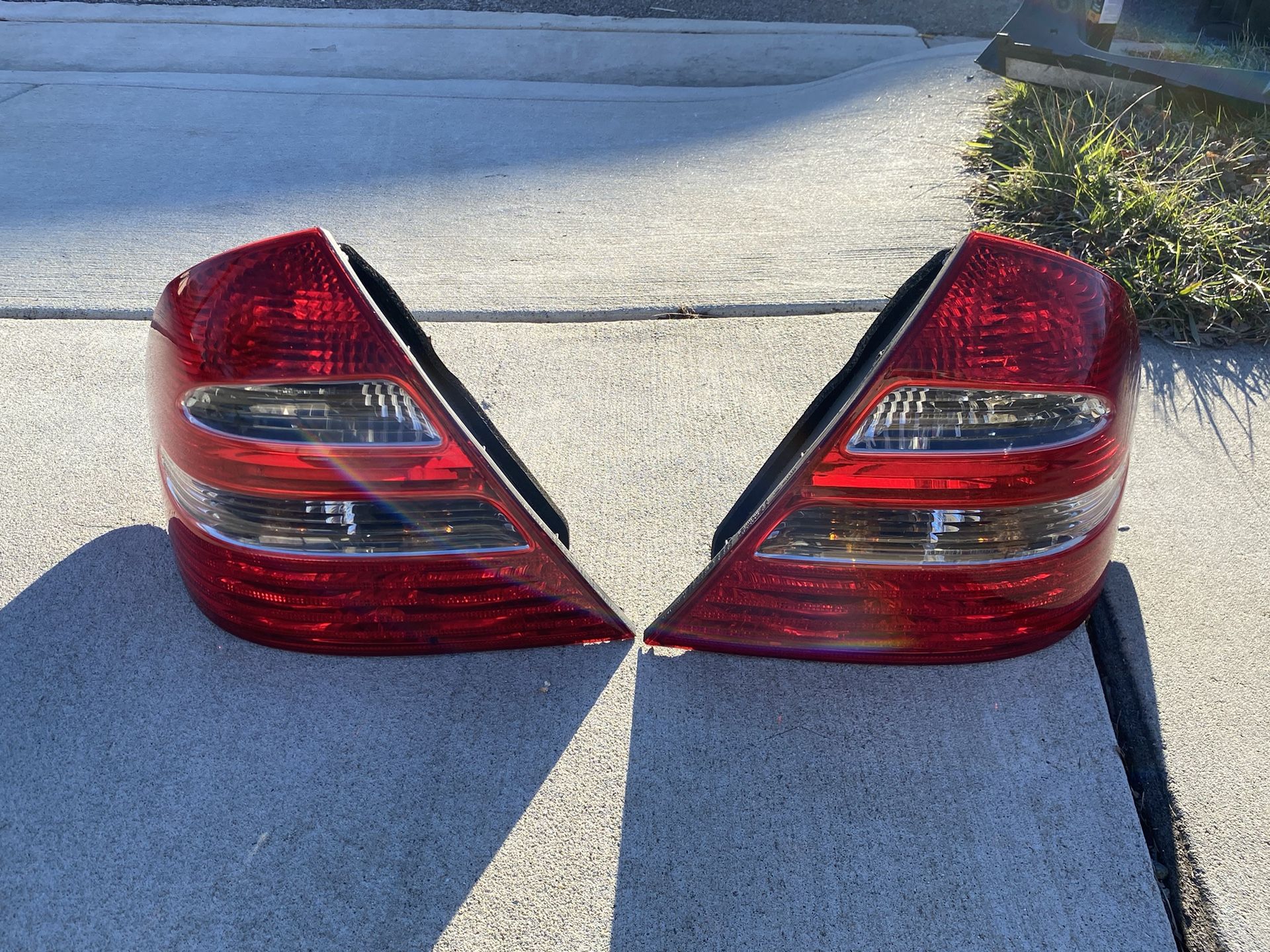 2005 E500 (W211) Tail Lights  OEM