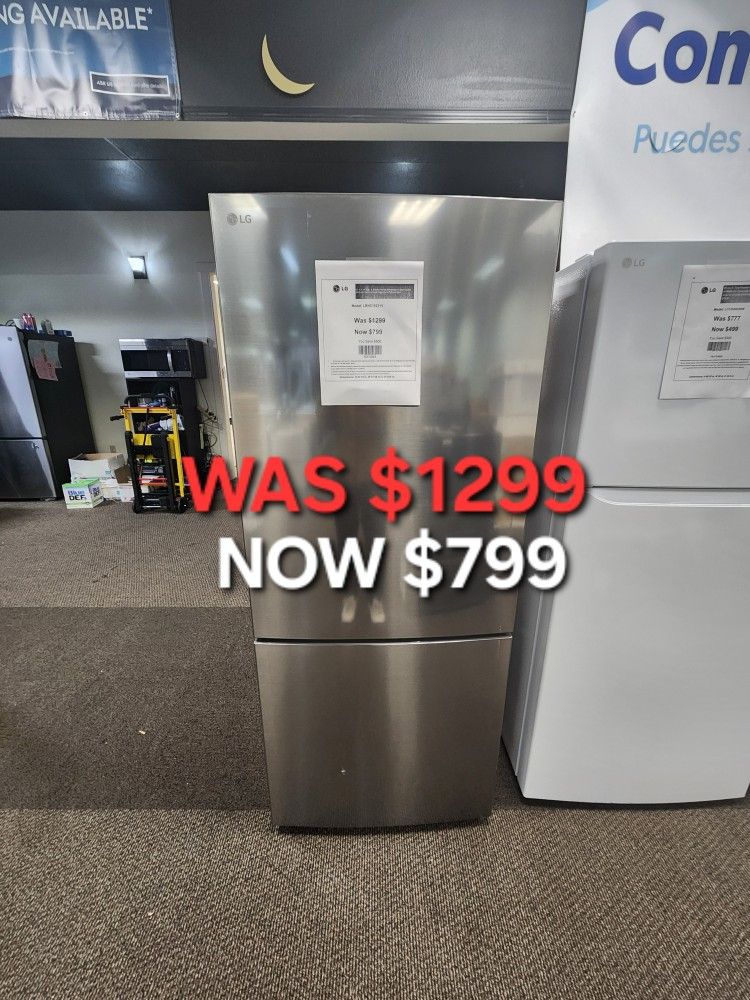 27.4 In W 15. Cu. Ft. Bottom Freezer Refrigerator W/Door Cooling