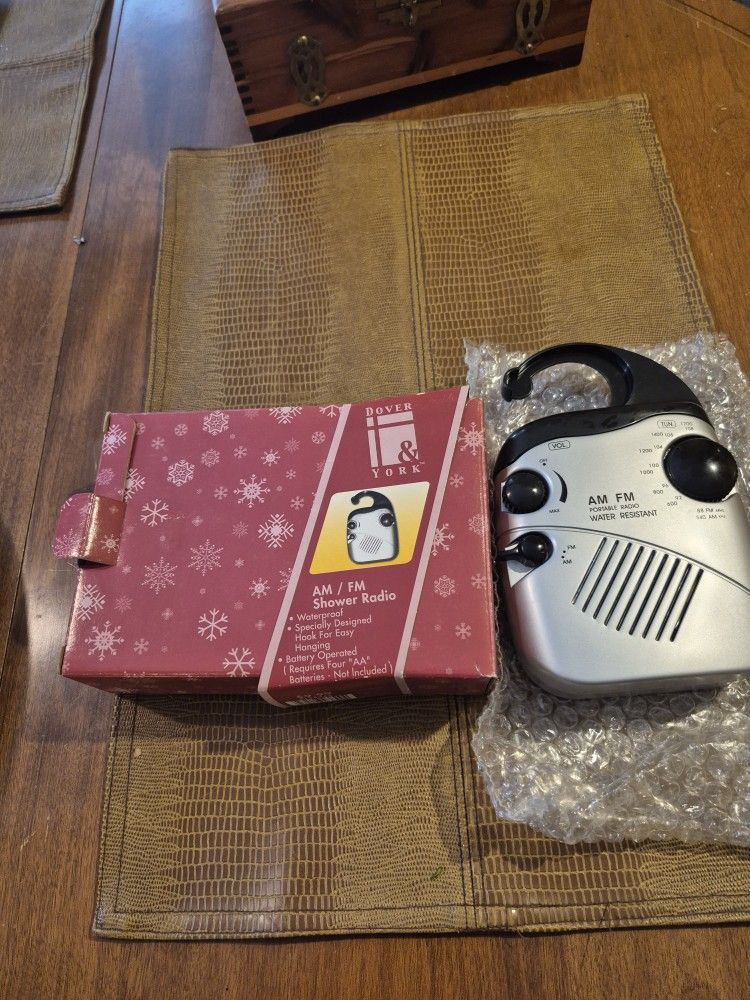 Brand new dover And york am/fm shower radio
