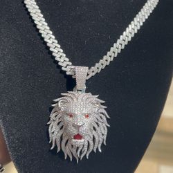 Moissanite Cuban Chain n Pendant