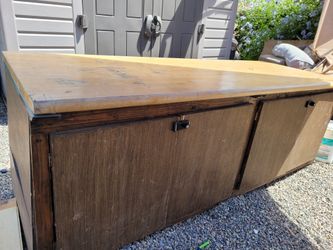 Free Work Bench With Storage