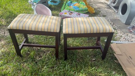 2 Banquitos removibles el asiento