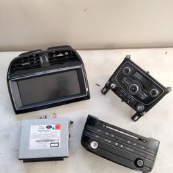 Audio and Video Control Panel 2016 Jaguar F-Pace 