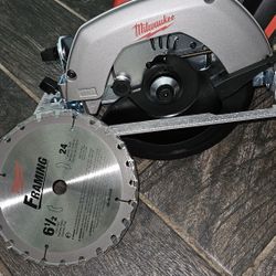 Milwaukee
M18 18V Lithium-Ion Cordless 6-1/2 in. Circular Saw (Tool-Only)