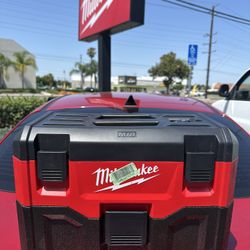 Milwaukee M18 Vacuum 