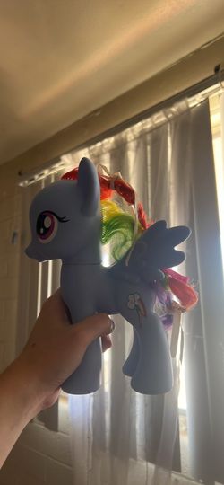 Rainbow Dash figure