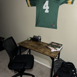 Black Swivel/Adjustable Desk Chair