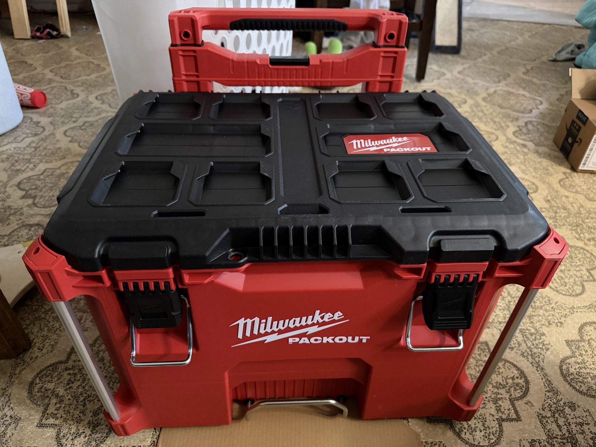 Milwaukee PACKOUT Rolling Box
