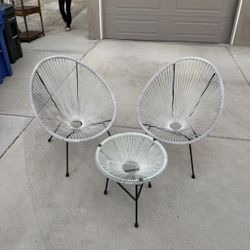 White Outdoor Lounge Chair Set