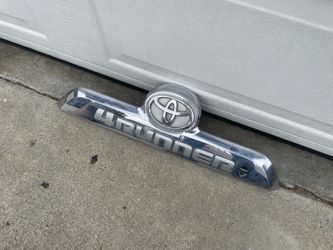 2018 Toyota 4Runner tailgate grill used Oem