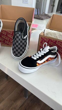 checkerd Vans 11.5 flame Vans 12