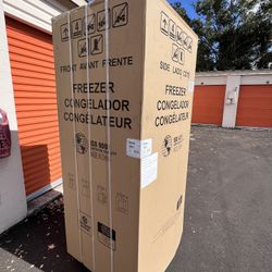 Frigidaire 18-cu ft Frost-free Upright Freezer ( White )