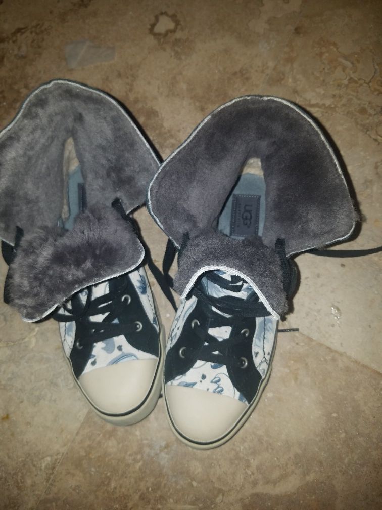 Uggs fur converse style shoes