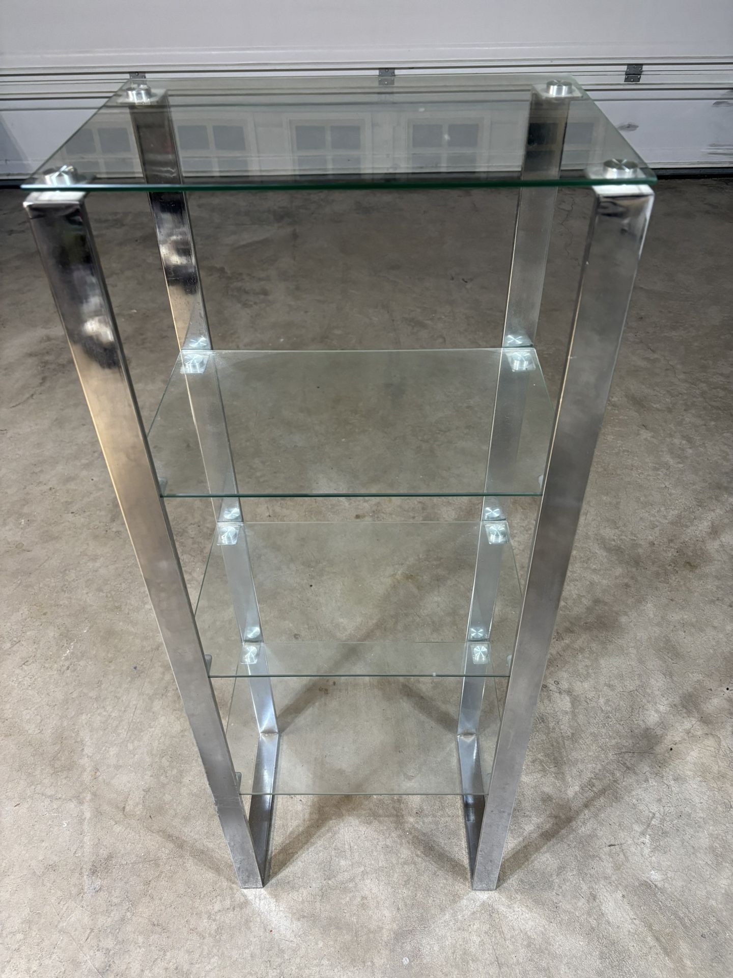 Shelf with glas boards