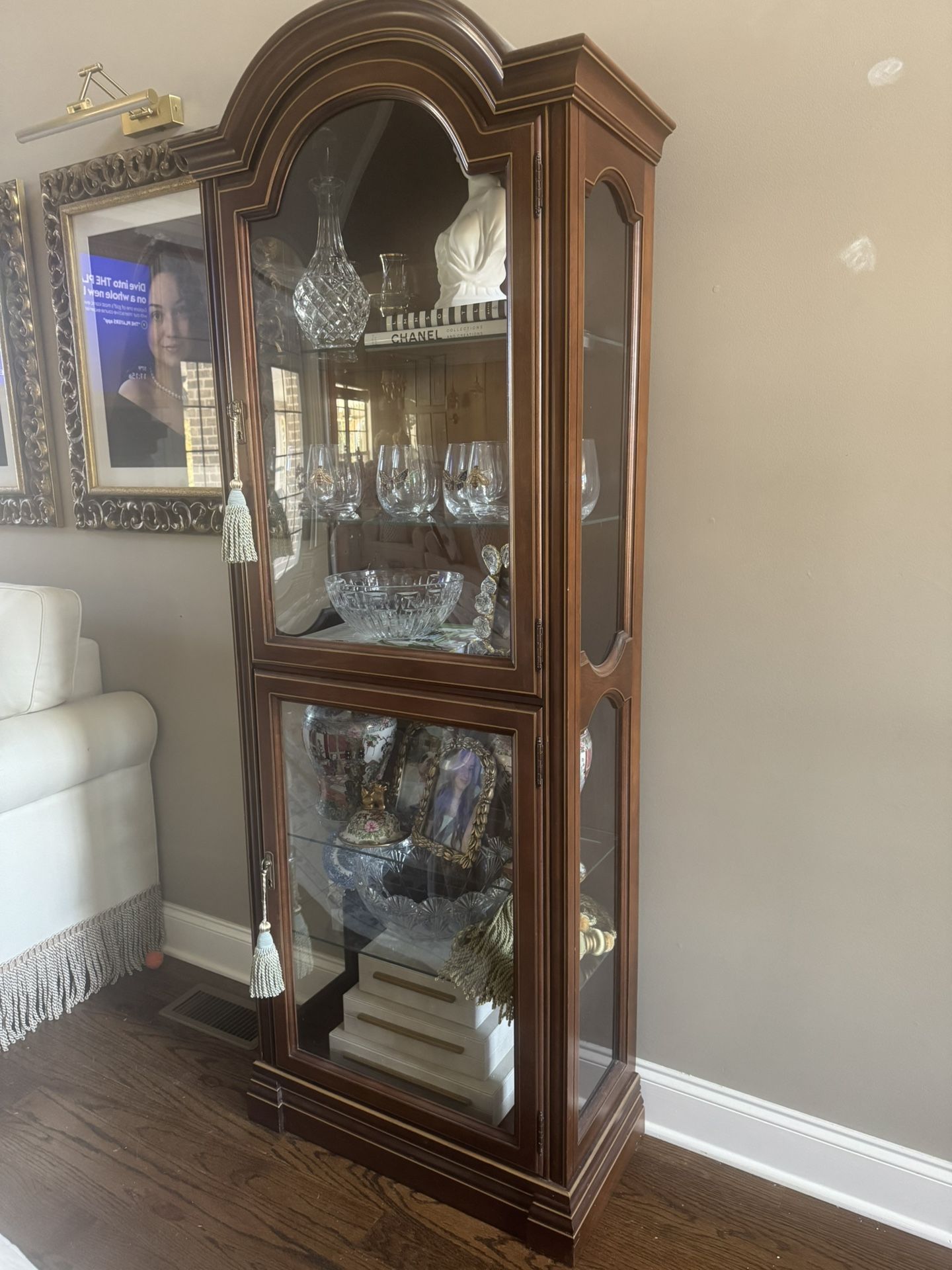 Beautiful Display Case Lights Up
